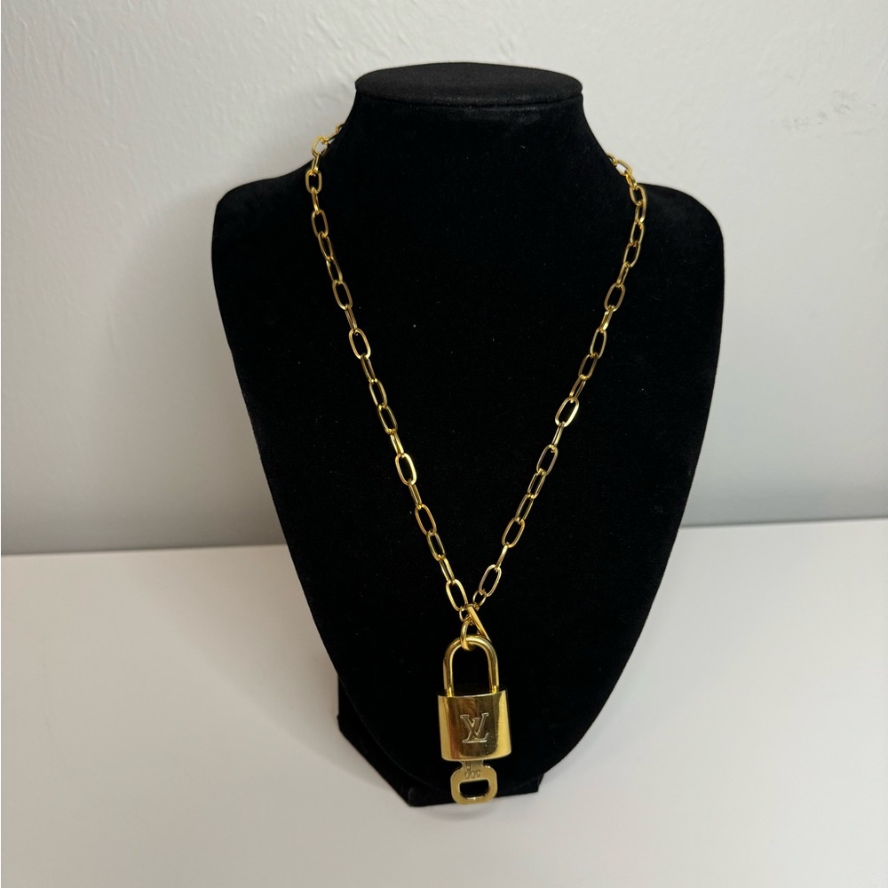 LOUIS VUITTON Lock & Key #300